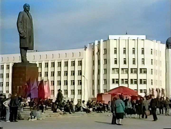 Vaizdas:Magadan-1990s-lenino-paminklas.jpg