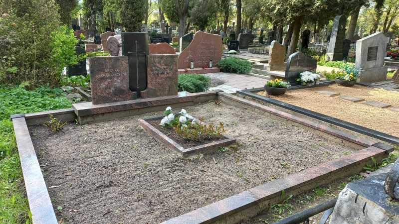 Reginos Kasparavičienės ir jos tėvų kapas Eigulių kapinėse, 2024 m. (fot. S. Žilionis)