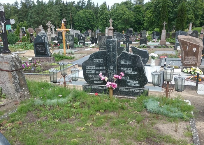 Kivylių šeimos kapas Tytuvėnų kapinėse, 2017 m.