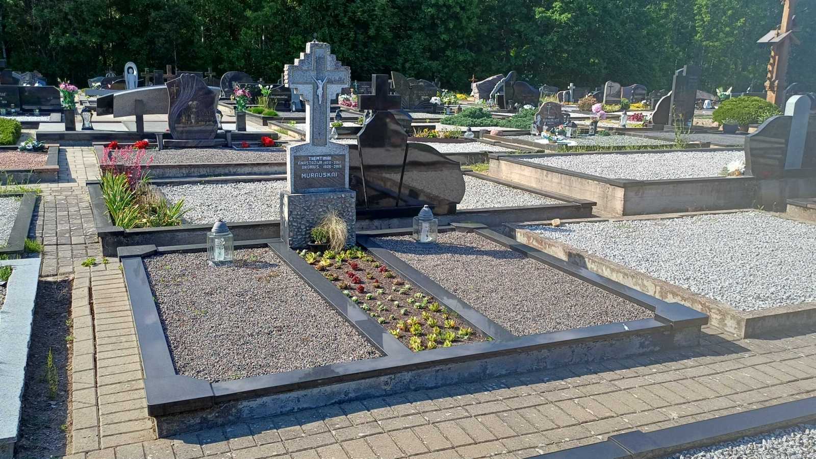 Anastazijos ir Broniaus Murauskų kapas Prienų kapinėse, 2026 m. (fot. S. Žilionis)