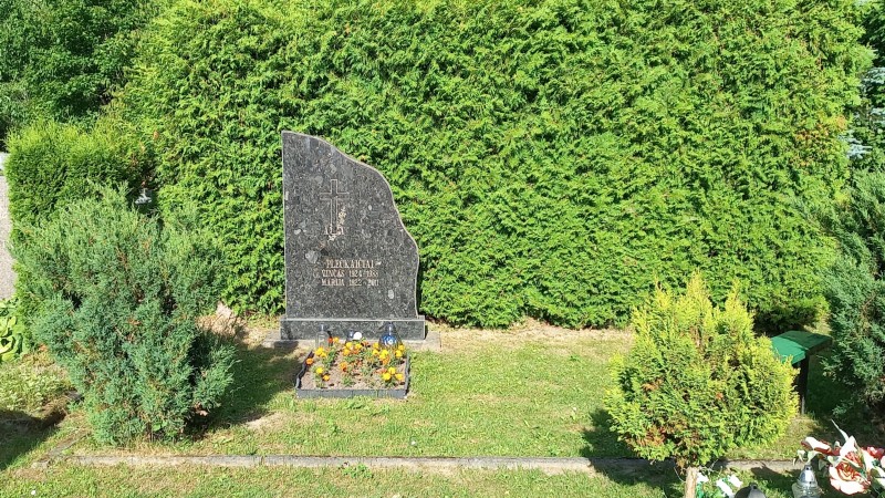Vinco ir Marijonos Plečkaičių kapas Dėdeliškių kapinėse, 2024 m. (fot. S. Žilionis)