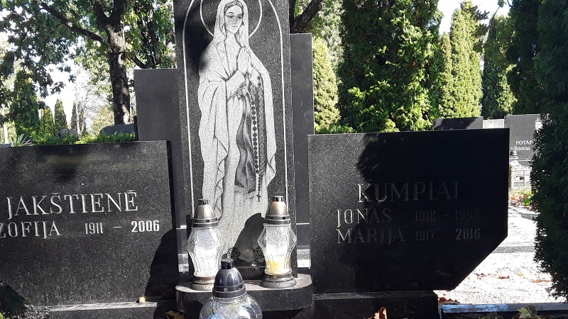 Zofijos Jakštienės kapas Klaipėdos Lėbartų kapinėse, 2018 m.
