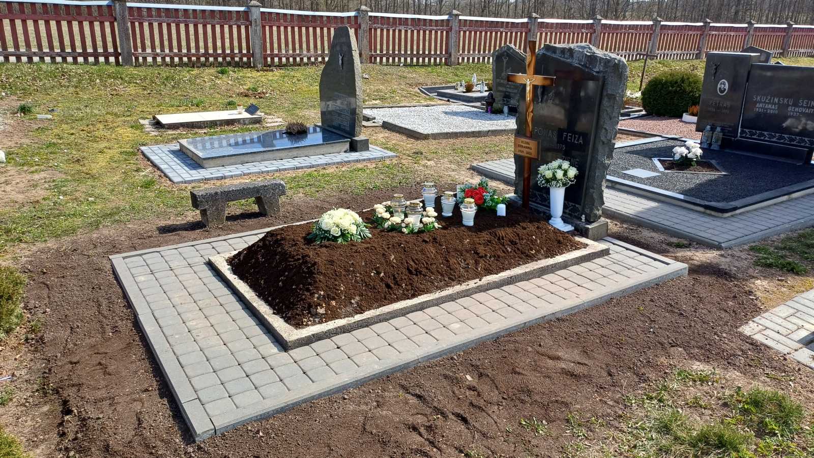 Elenos Kuranovos ir jos tėvų kapas Eržvilko kapinėse, 2025 m. (fot. S. Žilionis)