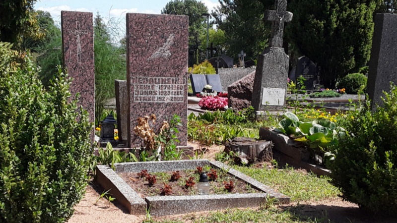 Stasės Šutienės kapas Panevėžio Kristaus Karaliaus katedros kapinėse, 2019 m.